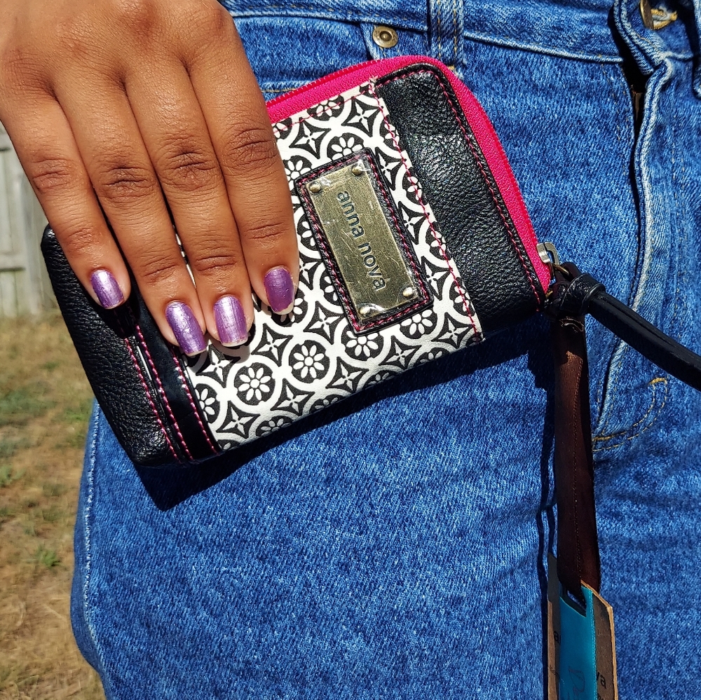 Anna Nova Phone Pouch